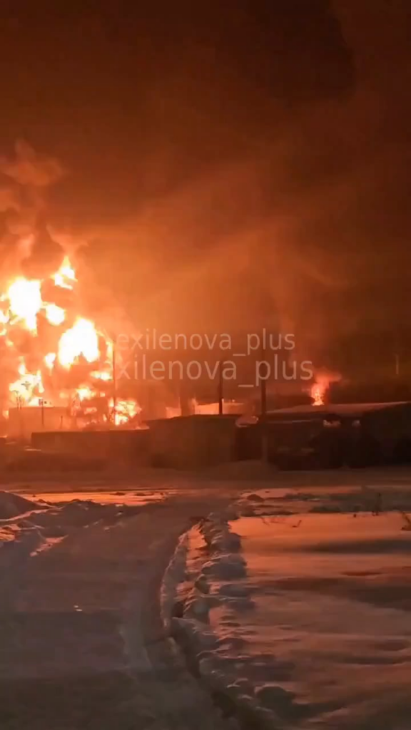 ロシアの別の石油貯蔵所も銃撃され、今度はリペツク地域で炎上した。これは、ロシアの 3 つの地域に燃料を供給するゲルコン プラス石油貯蔵所です。