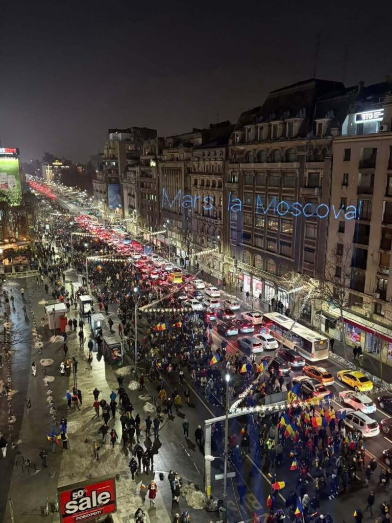 建物に映し出される指示に従ってください。