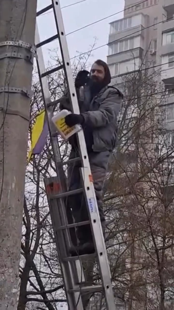 ヘルソン市の通信修理チームの平均勤務日