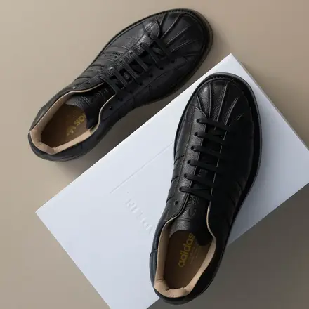 【国内1月16日発売予定】アディダス オリジナルス スーパースター ラックス "メイド イン イタリー" コア ブラック/コア ブラック/コア ブラック (IH4681)