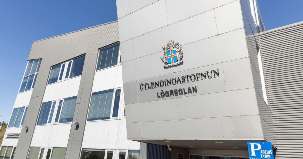 入国管理局職員の違反行為を警察に通報 - RÚV.is