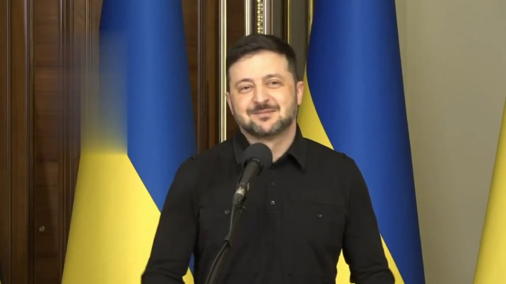 ゼレンスキー大統領は「あのような独裁者たちにそのように対処することが可能であれば、米国は次に何をすべきか分かっているだろう」と述べた。米国によるマドゥロ大統領の排除後