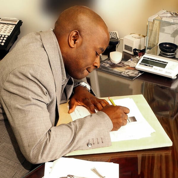 米国人デザイナー、フランスのコート・ダジュールで100万ユーロ超の宝飾品を盗まれる - FashionNetwork 日本