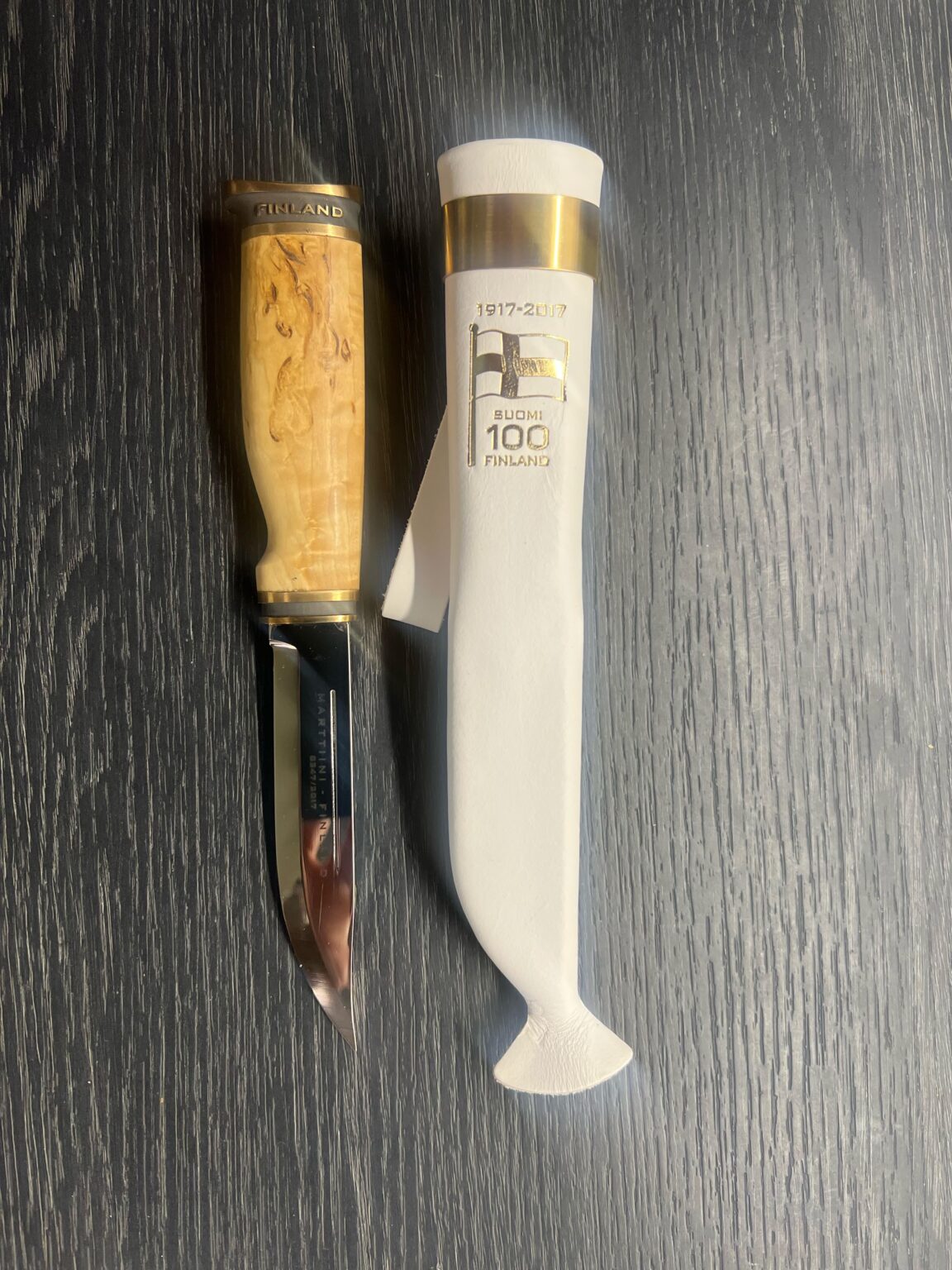 このナイフをプレゼントでもらいました