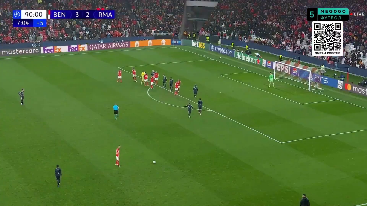 ウクライナ人ゴールキーパー、アナトリー・トルビンがレアル・マドリード戦で土壇場でゴールを決め、ベンフィカがチャンピオンズリーグ・プレーオフへの出場権を獲得した。