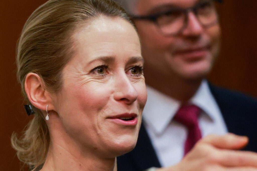 ポリティコ：カジャ・カラス氏は世界情勢は酒を飲み始めたほうが良いと述べた - デルフィ