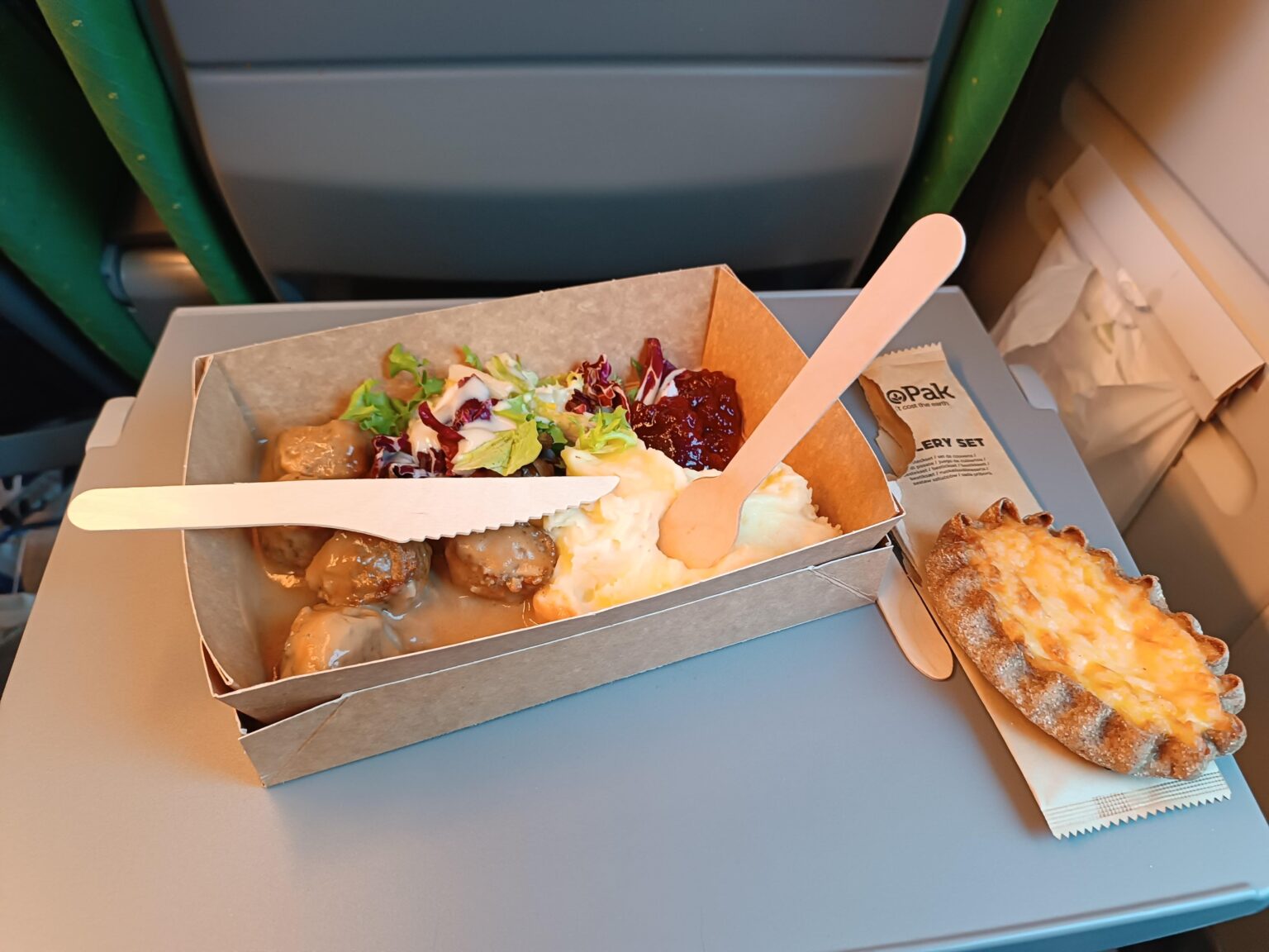 VRトレインミートボールとアレパのもの