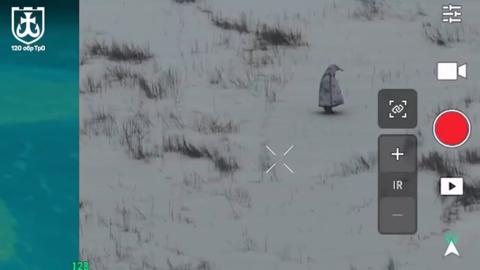 ペンギン迷彩の対ドローンマントを着たロシア兵士が、第120TDF旅団のドローン操縦者に襲われた。ライマン方向。 2026.01.26