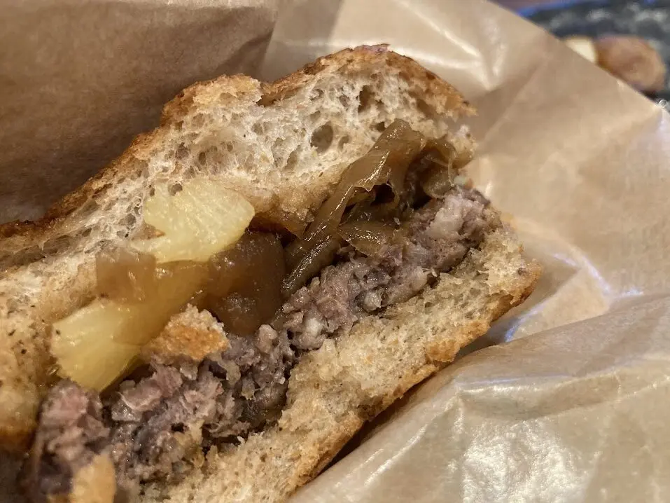 BRISKSTANDのパインバーガーひと口