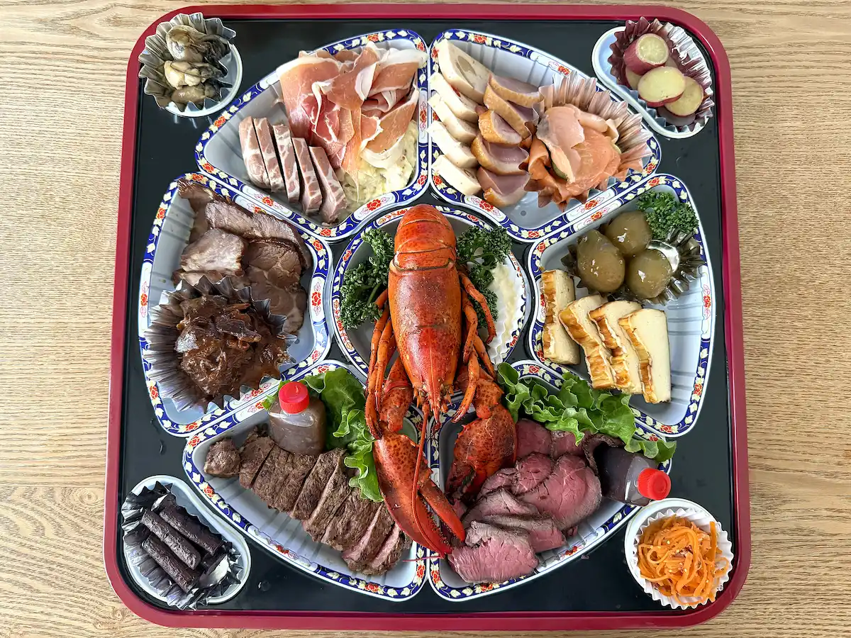 「Bull House（ブルハウス）」の新年オードブル（華栄 22,000円）①