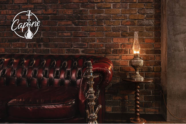 奈良で静かにシーシャを楽しむ新しい選択肢。1920年代アメリカの隠れ酒場を再現したシーシャカフェ&バー「SMOKE EASY CAPONE」新体制で運営開始|奈良新聞デジタル 奈良で静かにシーシャを楽しむ新しい選択肢。1920年代アメリカの隠れ酒場を再現したシーシャカフェ&バー「SMOKE EASY CAPONE」新体制で運営開始|奈良新聞デジタル