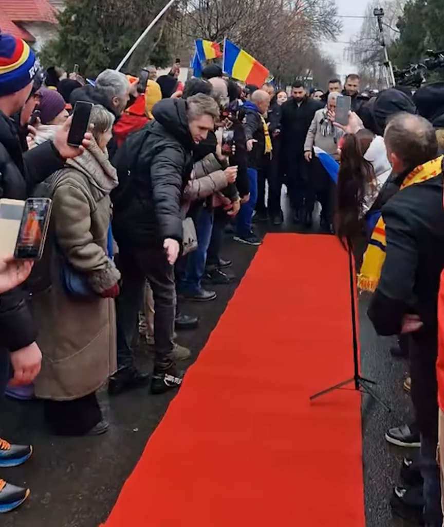 いいえ、実際には AI ではありません。