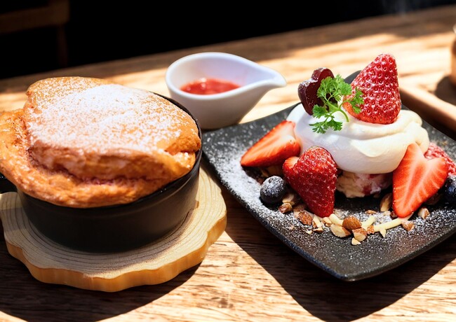 茶屋本陣 畔屋 “cafe KOMON 湖紋”　季節限定「静岡紅ほっぺのパンケーキ」販売開始！｜静岡新聞アットエス