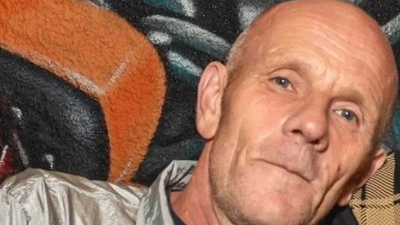 ポール・ジョン・ランバー氏：ブリストルの男性、夜に街灯柱に北軍の旗を結び付けている最中に梯子から転落し死亡