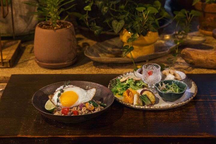 緑に囲まれた空間が非日常を誘う、山形「つち」で癒しのひと時を