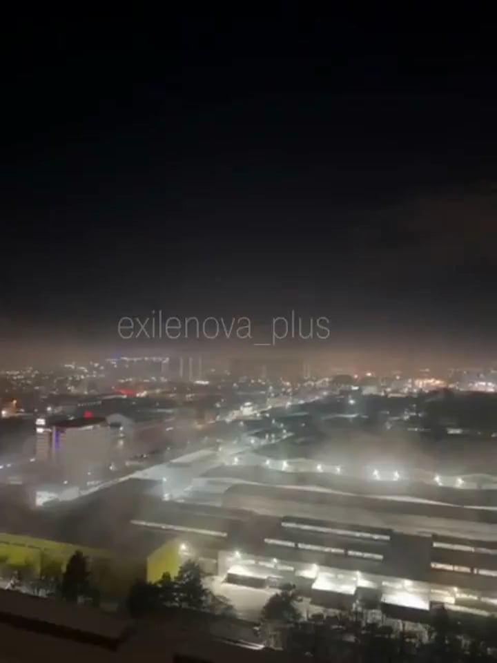 ロシアの防空ミサイルがロシアのクラスノダール地域の住宅を攻撃、その余波映像も含まれる。