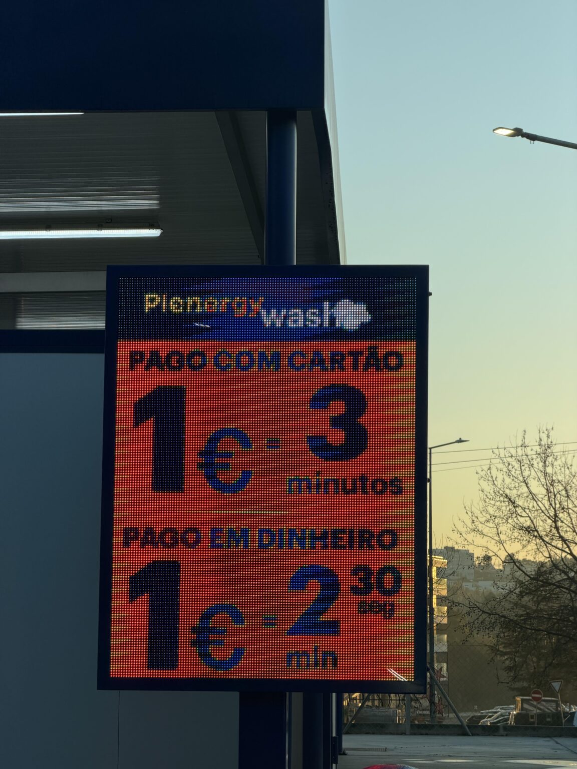 支払い方法によっては、より高価なサービスを提供することは合法ですか?