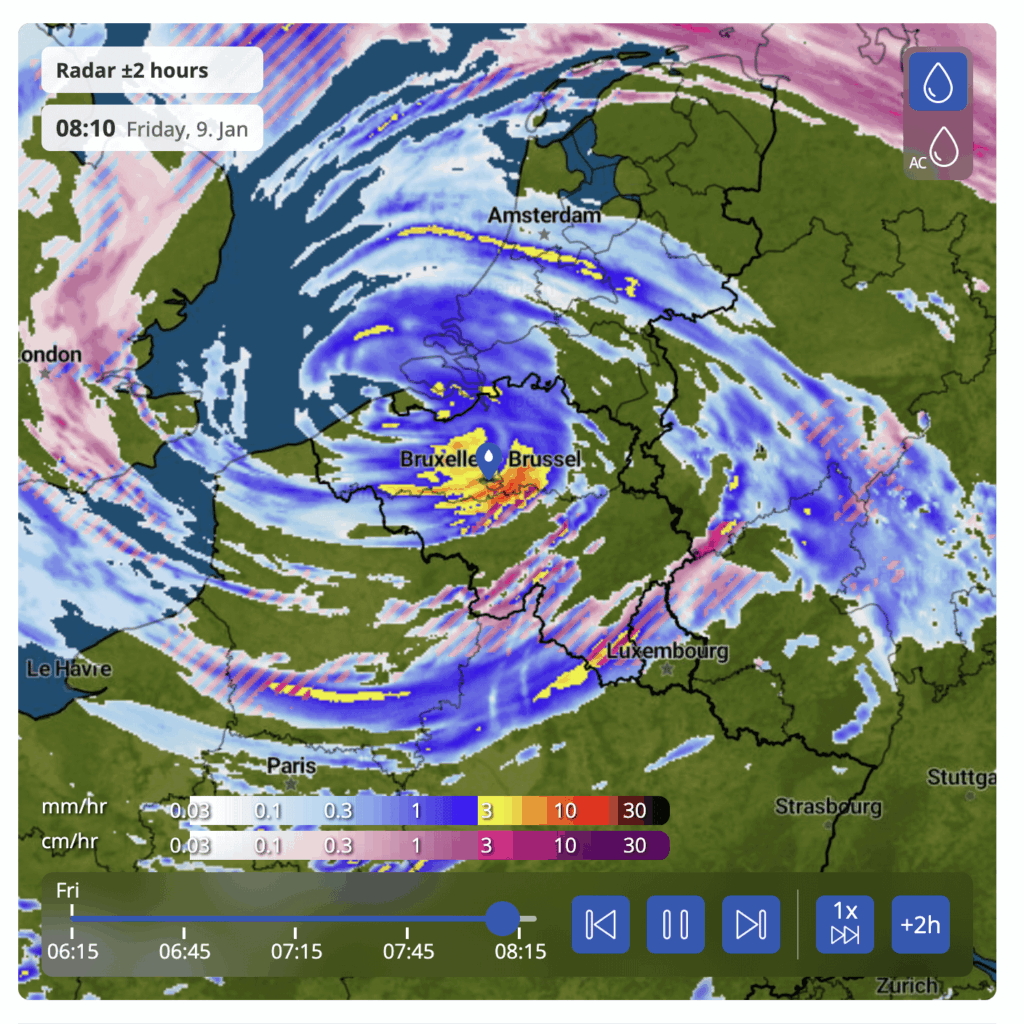 嵐は私たちの真上にいます...