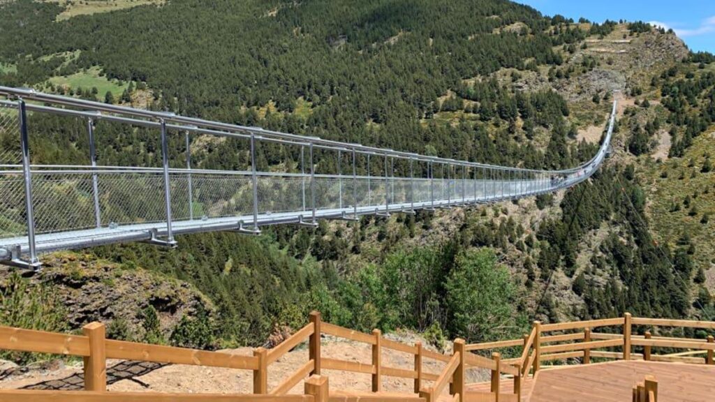 チベット橋とロックデルケル展望台の収入は2025年に急増する