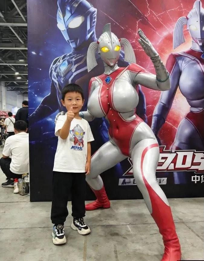 ウルトラのチチのウルトラママッーーー！