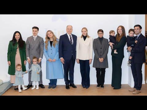 モナコ公ステファニーの孫娘、ヴィクトワールとコンスタンスが初公式に登場