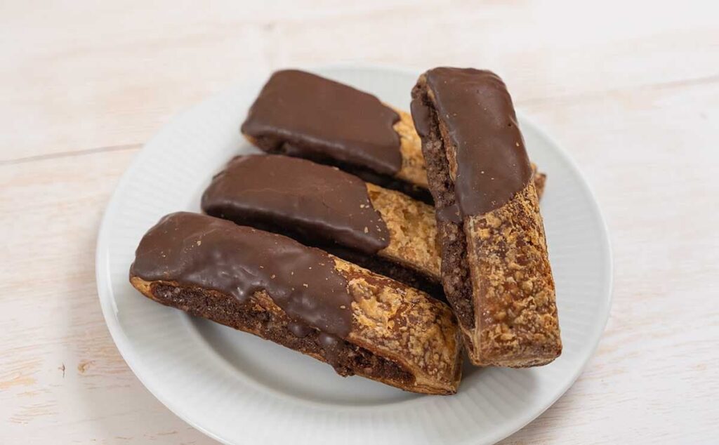 食べる手とまらん【セブン】4本入り菓子パンが笑えるほど美味い - TRILL