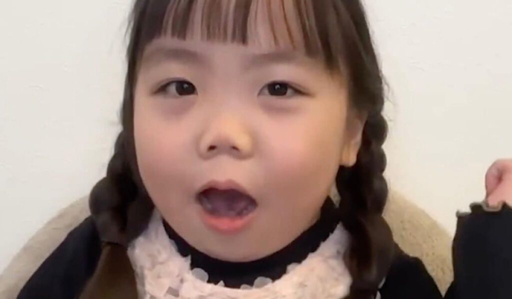 先天性疾患による低身長・りおなちゃん（8）、大人っぽすぎるキャラクターに香取慎吾らが驚き「本当に8歳？」 - TRILL
