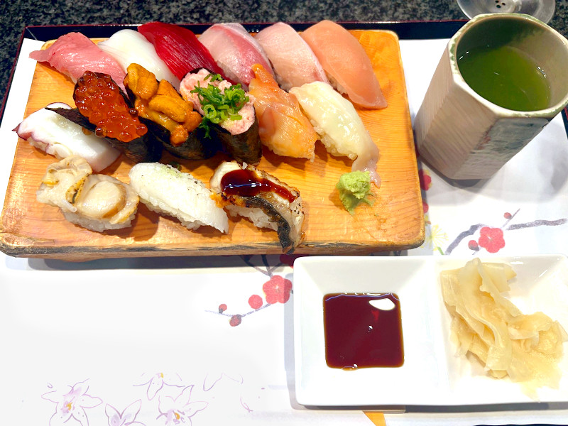 富山に帰ると必ず食べるお寿司です！