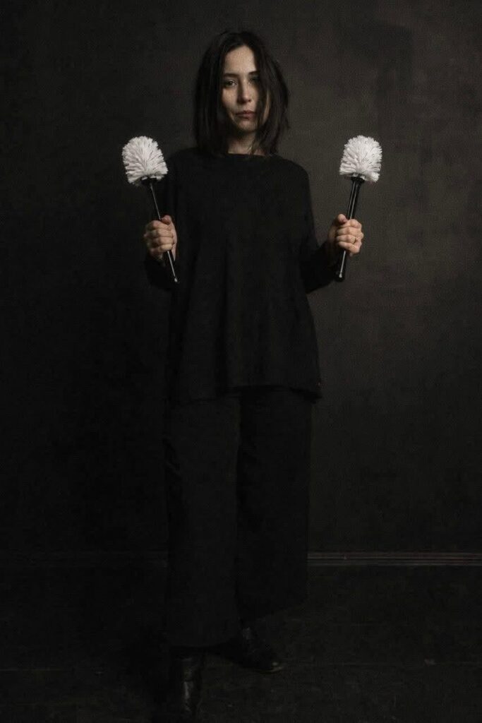 写真は、俳優、映画専門家、そしてローマ起源のクリエイターであるヘルミナ・ファチョルを示しています。