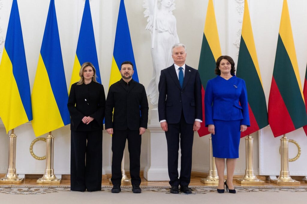 大統領夫妻は無脊椎動物の家を訪問した。