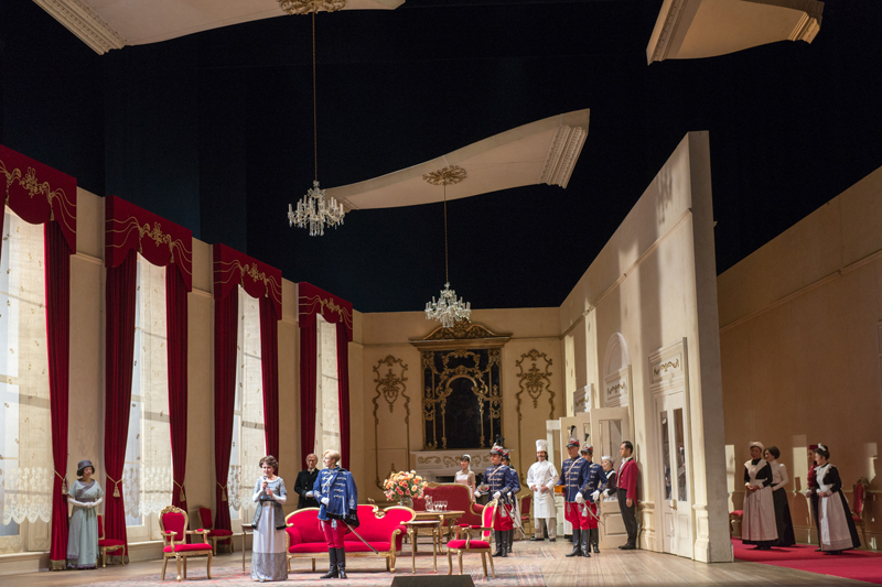 《ばらの騎士》2015 撮影：寺司正彦