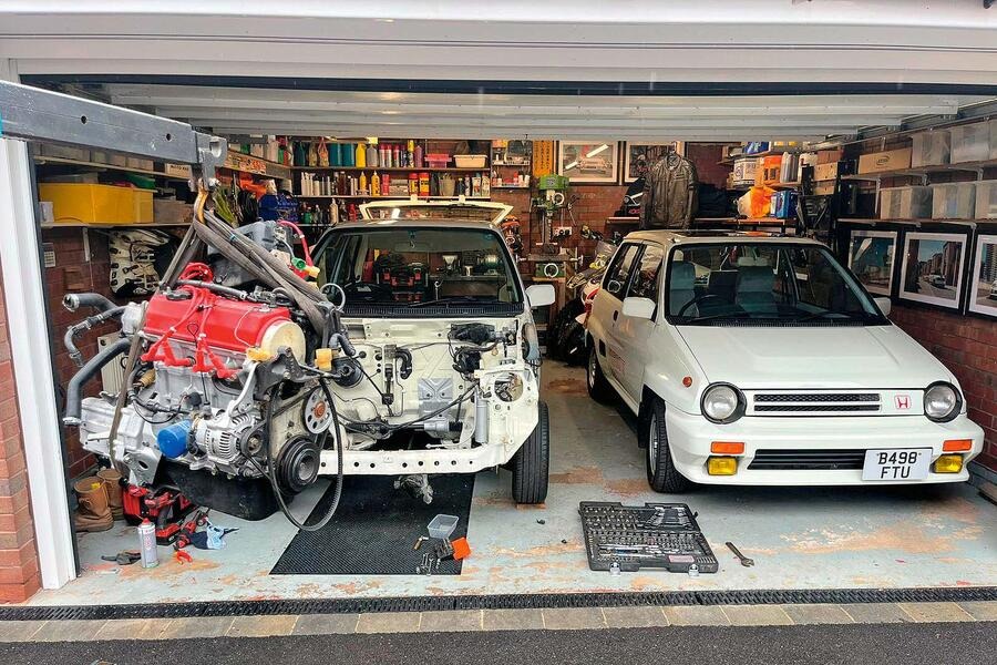 リチャード・リーブさんのホンダ・シティ・ターボII（2台目は改造中）。