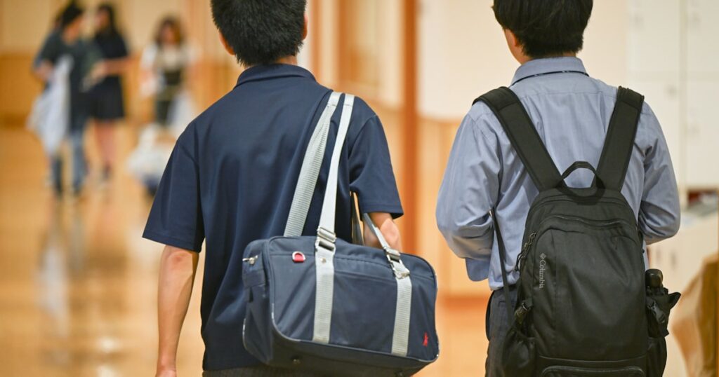 小中高生の自殺が25年に過去最多532人 学校や家庭、健康の悩みで - 日本経済新聞