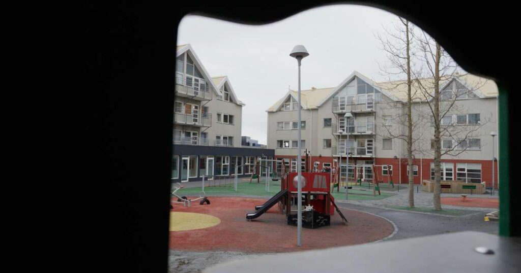 マナガルドの大腸菌集団感染、起訴段階 – 法的地位は被告3名