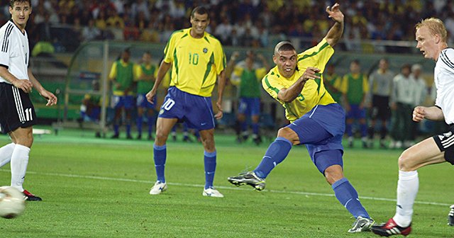 ［予選敗退危機から頂へ］2002 Brazil　ルイス・フェリペ・スコラーリ「奇抜ヘアの深謀と屈せざる王国の歩み」 - 海外サッカー - Number Web