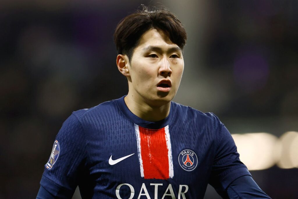 ＰＳＧ 李康仁の今冬移籍を〝凍結〟　高評価するルイス・エンリケ監督が手放さず＝スペイン報道 | 東スポWEB