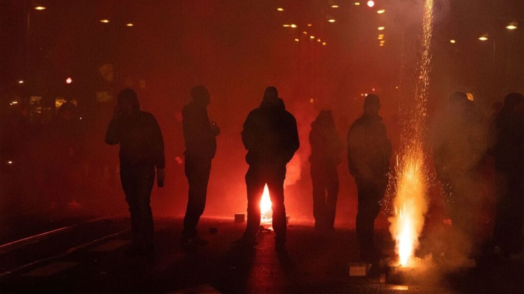 ロケット花火で警官を狙い撃ち､救急隊が逃げ惑う…人権国家ドイツ｢難民ようこそ政策｣の末路 | PRESIDENT Online（プレジデントオンライン）