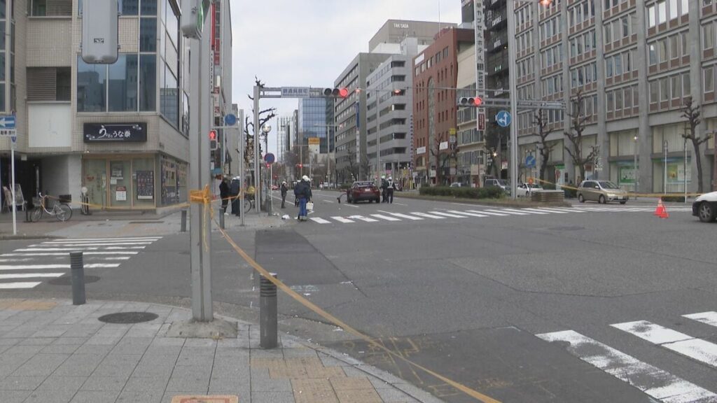 名古屋の繁華街で10代くらいの男女はねられ意識不明の重体 乗用車の66歳男性｢歩行者とぶつかった｣と自ら通報 現場は信号交差点の横断歩道 - TBS NEWS DIG