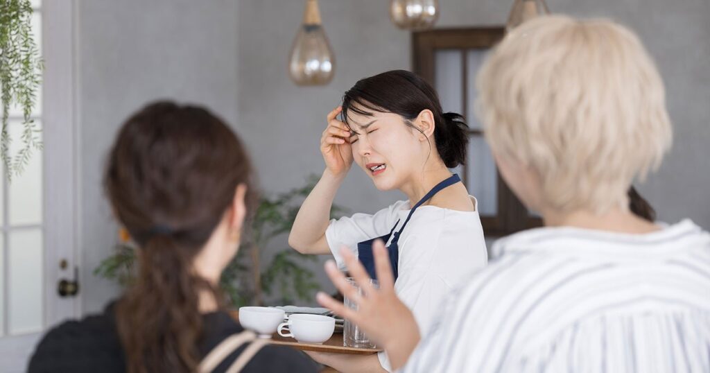 日本の「飲食店」は働きすぎている…外国人が衝撃を受けた日本ならではの“すごい光景” | インド人は悩まない | ダイヤモンド・オンライン