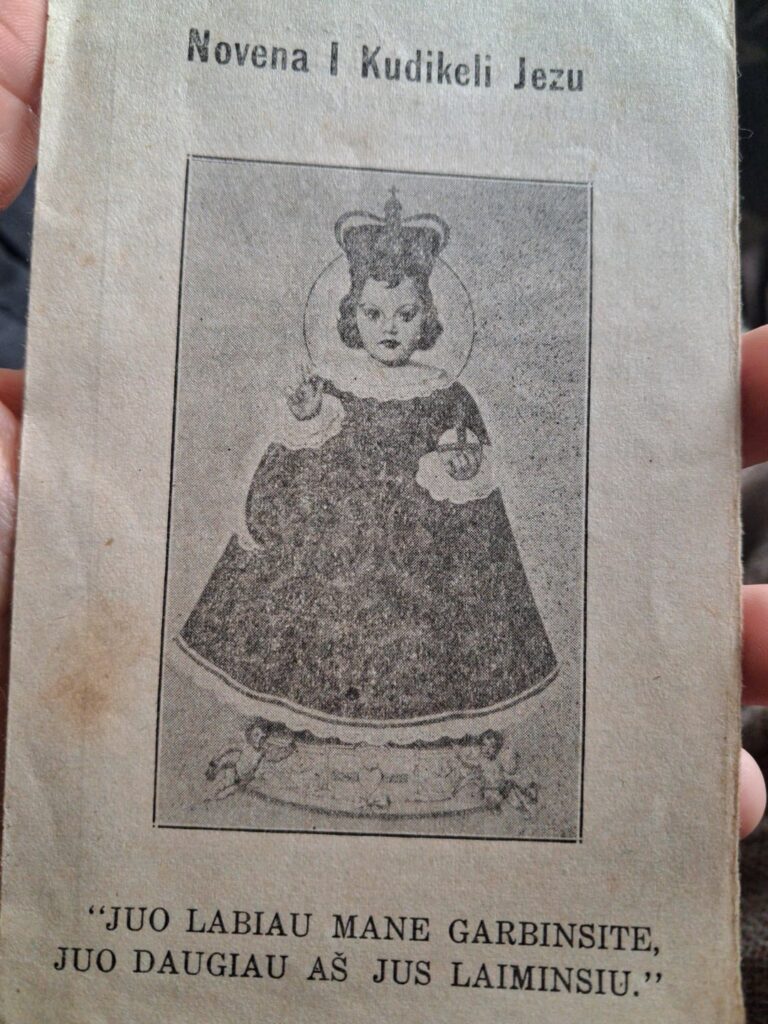 こんにちは、私はブラジル出身で、私の家族はリトアニアから来ました。この小さな紙を持っています。そこに何が書かれていて、それが何についてなのか知りたいのです。