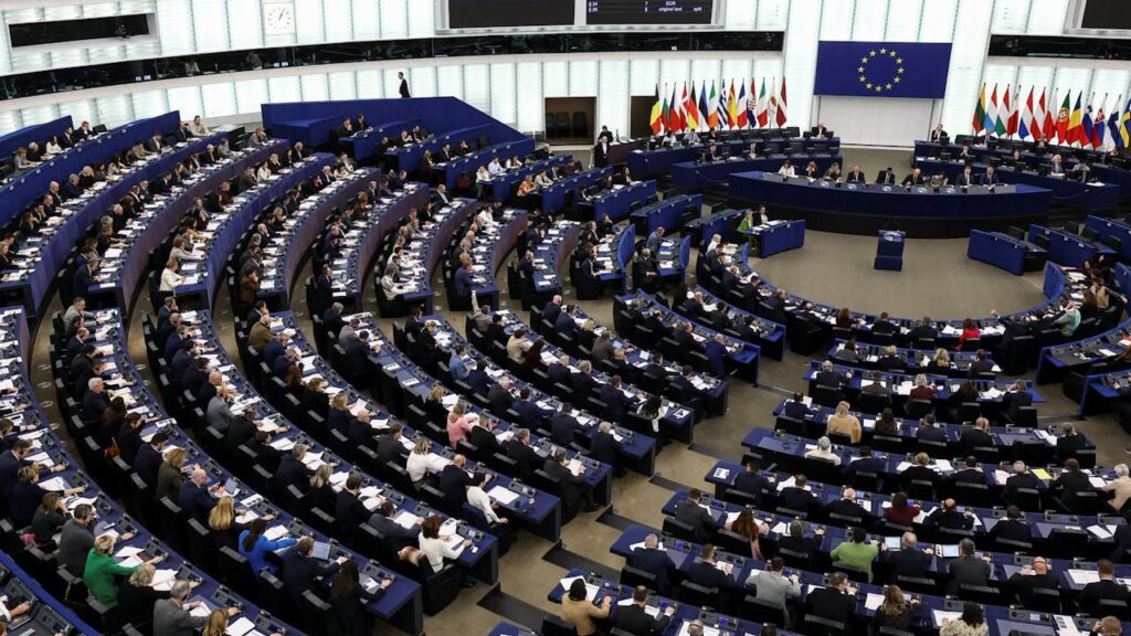 欧州議会は米国との貿易協定を正式に凍結することを可決した