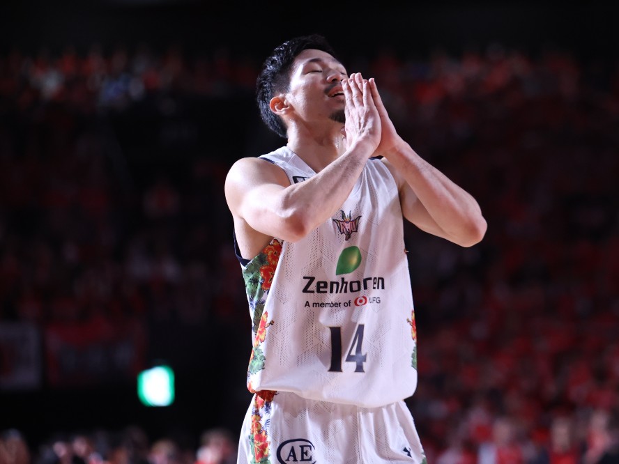 大逆転勝利の琉球ゴールデンキングス、岸本隆一が劇的勝利の喜びより「ありがとう」と感謝の気持ちになった理由 | バスケットボール総合情報サイト バスケットカウント BASKET COUNT