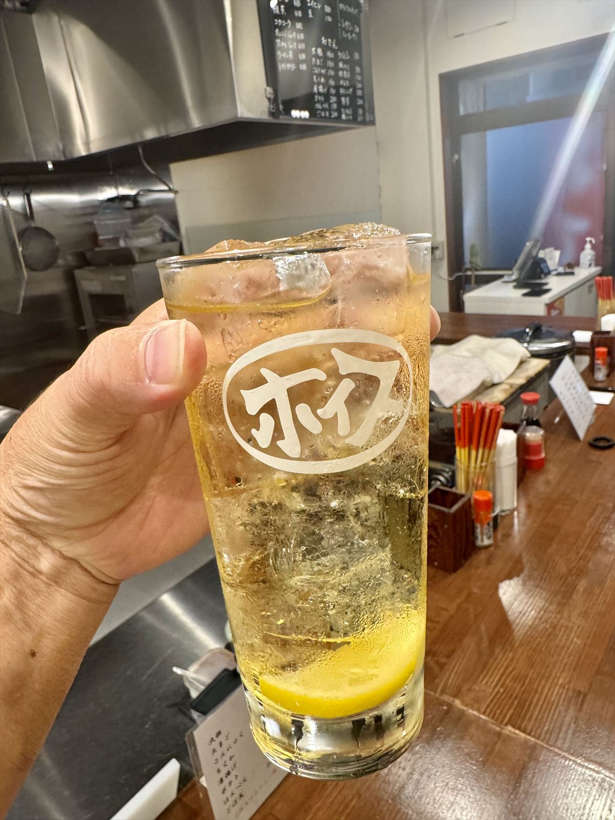 沖縄であのお酒が楽しめる！？生まれ変わったあのやきとん屋で、気軽に立ち飲み！ 那覇市大道 「立ち飲み 処 串豚＋（プラス）」〜キャンヒロユキの「とー、飲み歩きやってみよう」〜