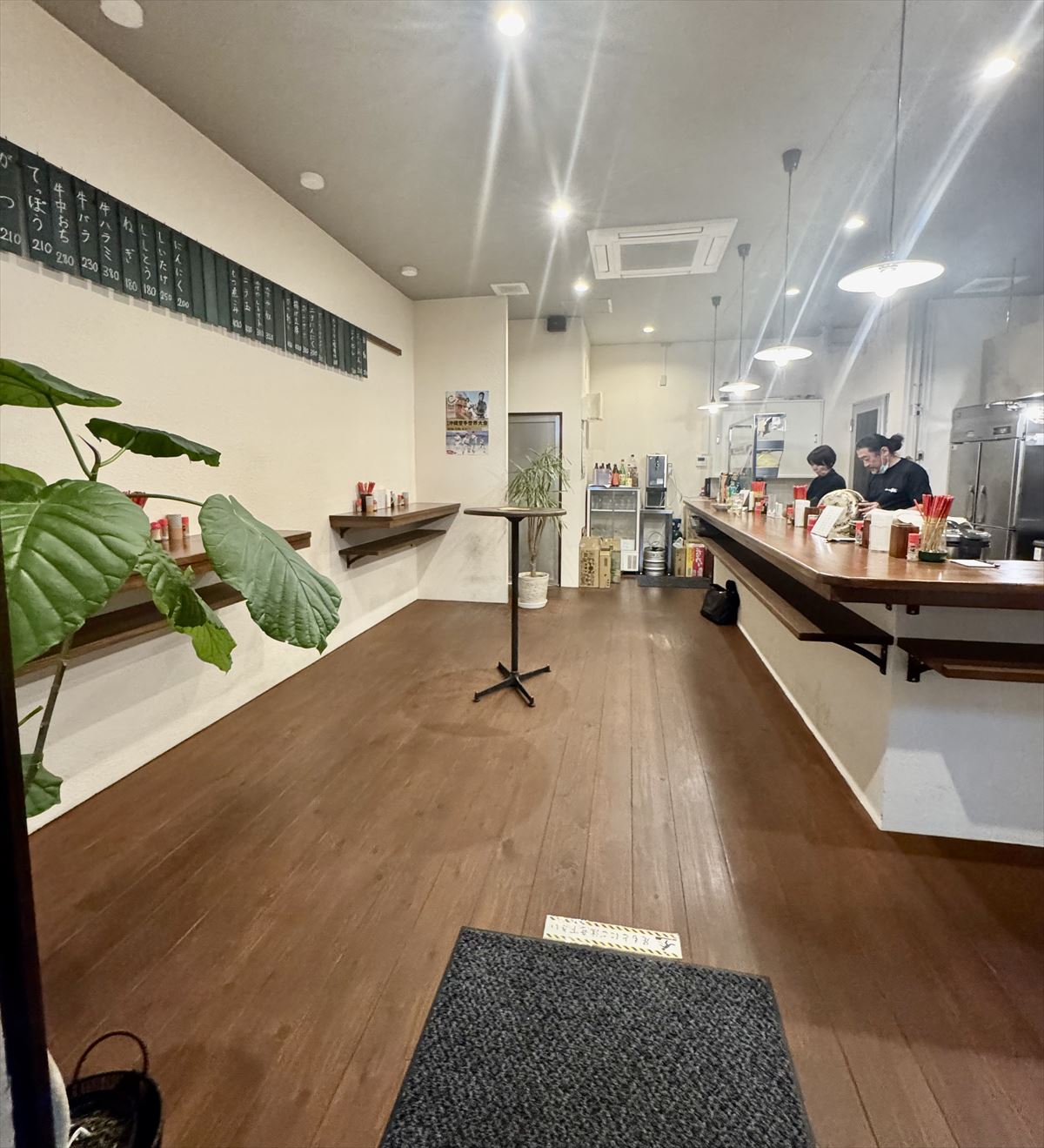 沖縄であのお酒が楽しめる！？生まれ変わったあのやきとん屋で、気軽に立ち飲み！ 那覇市大道 「立ち飲み 処 串豚＋（プラス）」〜キャンヒロユキの「とー、飲み歩きやってみよう」〜