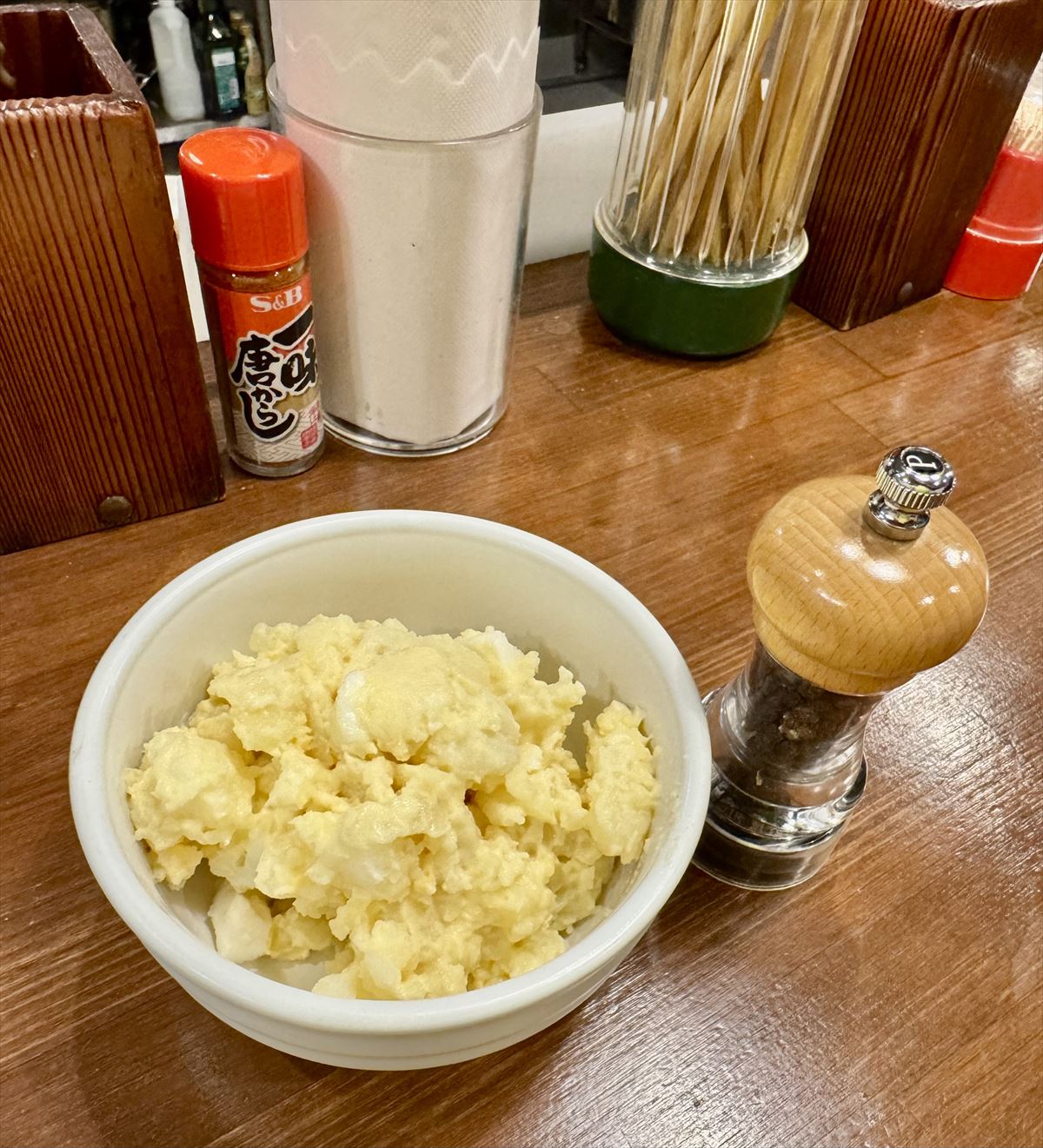 沖縄であのお酒が楽しめる！？生まれ変わったあのやきとん屋で、気軽に立ち飲み！ 那覇市大道 「立ち飲み 処 串豚＋（プラス）」〜キャンヒロユキの「とー、飲み歩きやってみよう」〜