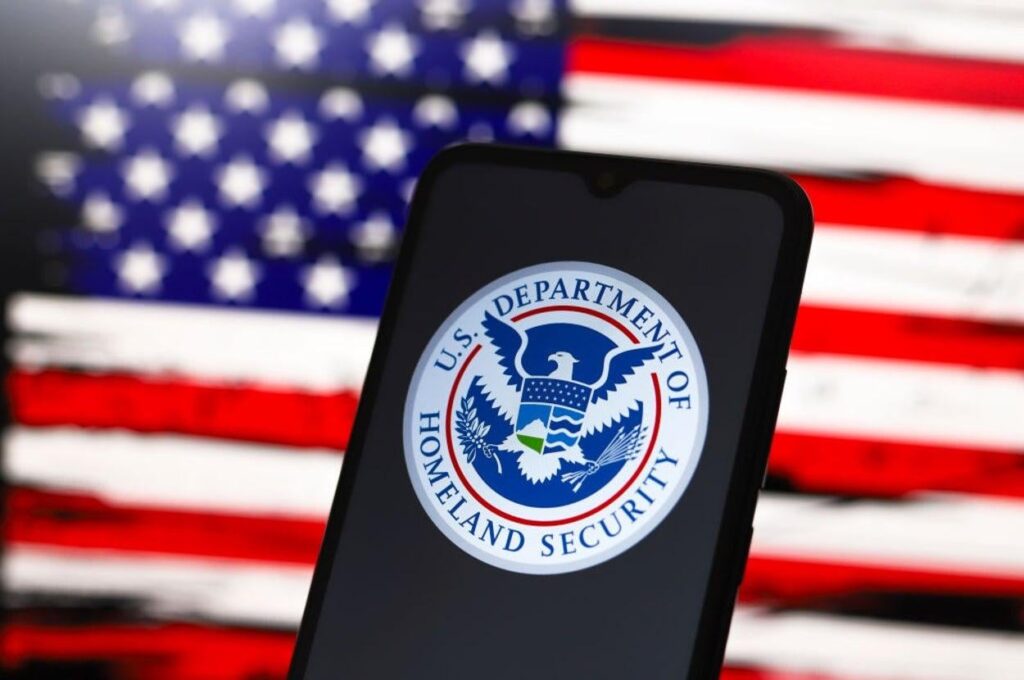 「アメリカ国土安全保障省に許可なく絵が使われています」日本のイラストレーターが当惑 →「本当にひどい」