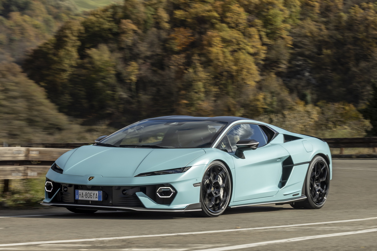 新世代のスモール・ランボルギーニ、『テメラリオ』にイタリアで試乗。