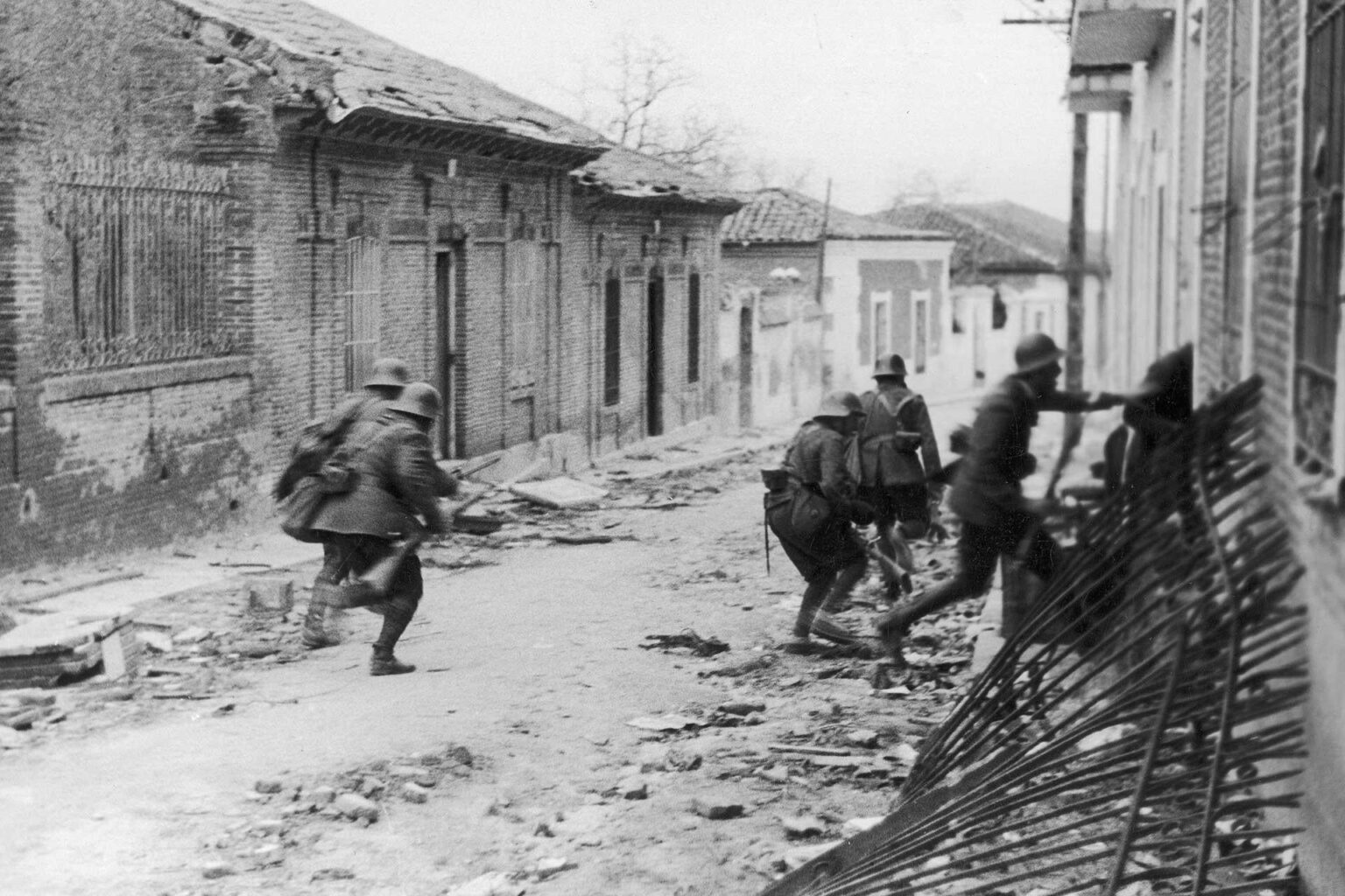 スペイン内戦は第二次世界大戦前夜のヨーロッパをどのように再形成したか