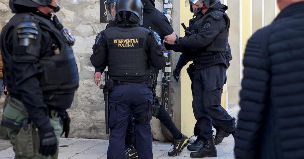 6人は合計2万1315ユーロを支払わなければならず、そのうちの1人は「クロアチア独立国家が何なのか、ZDSが何を意味するのかさえ知らない！」と弁護した。