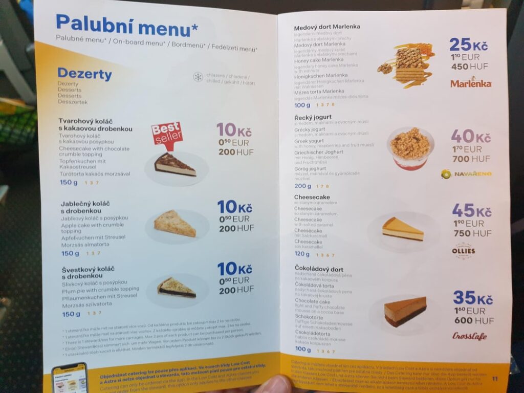 チェコのレジオジェット列車でウィーンからプラハまで旅行しています。車内ケータリングの料金は次のとおりです。